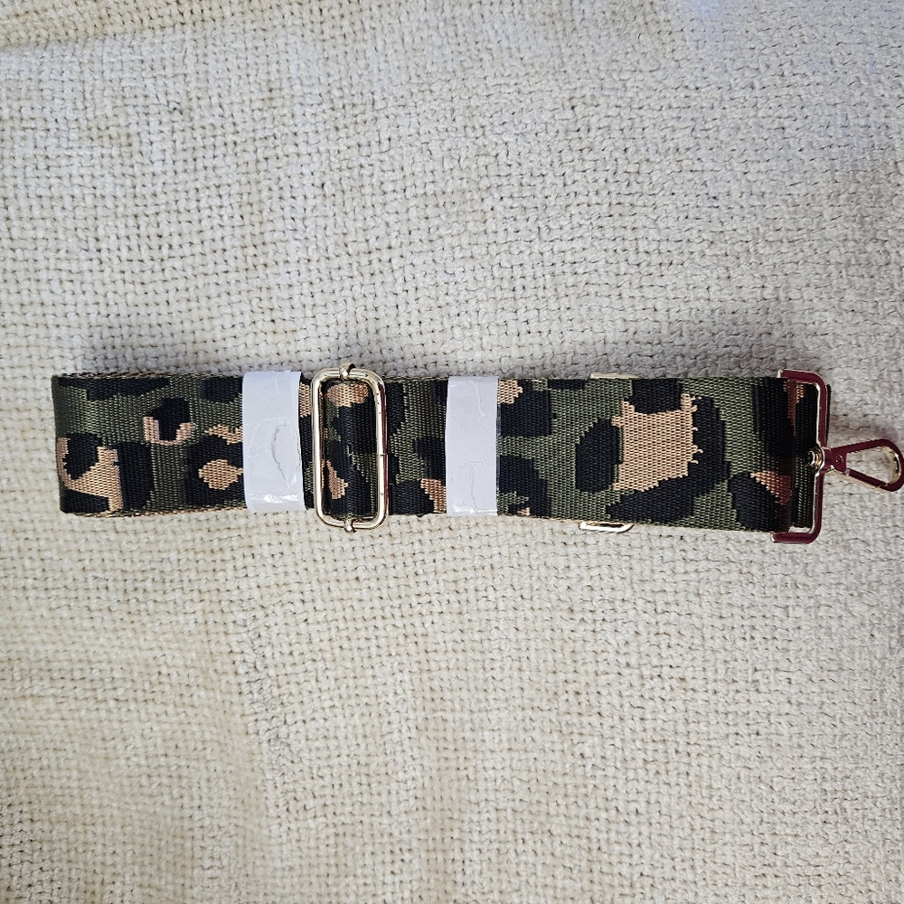 Crossbody guitar/camera style bag strap. *** Sturdy and adjustable